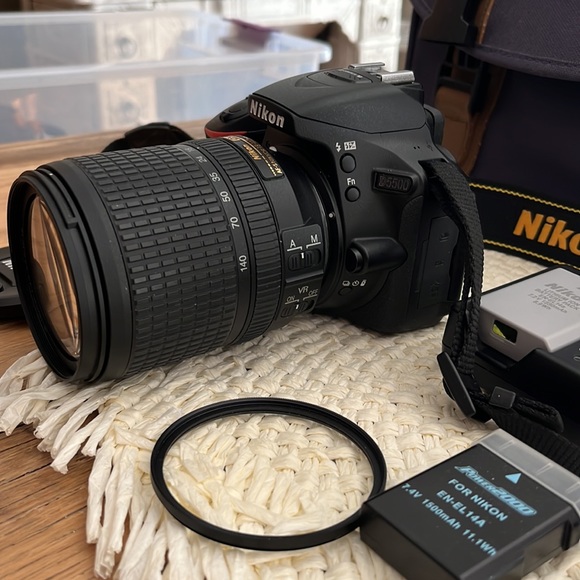 Nikon D5500 Digital Camera with Nikkor 18-140mm lens system. - Picture 3 of 4